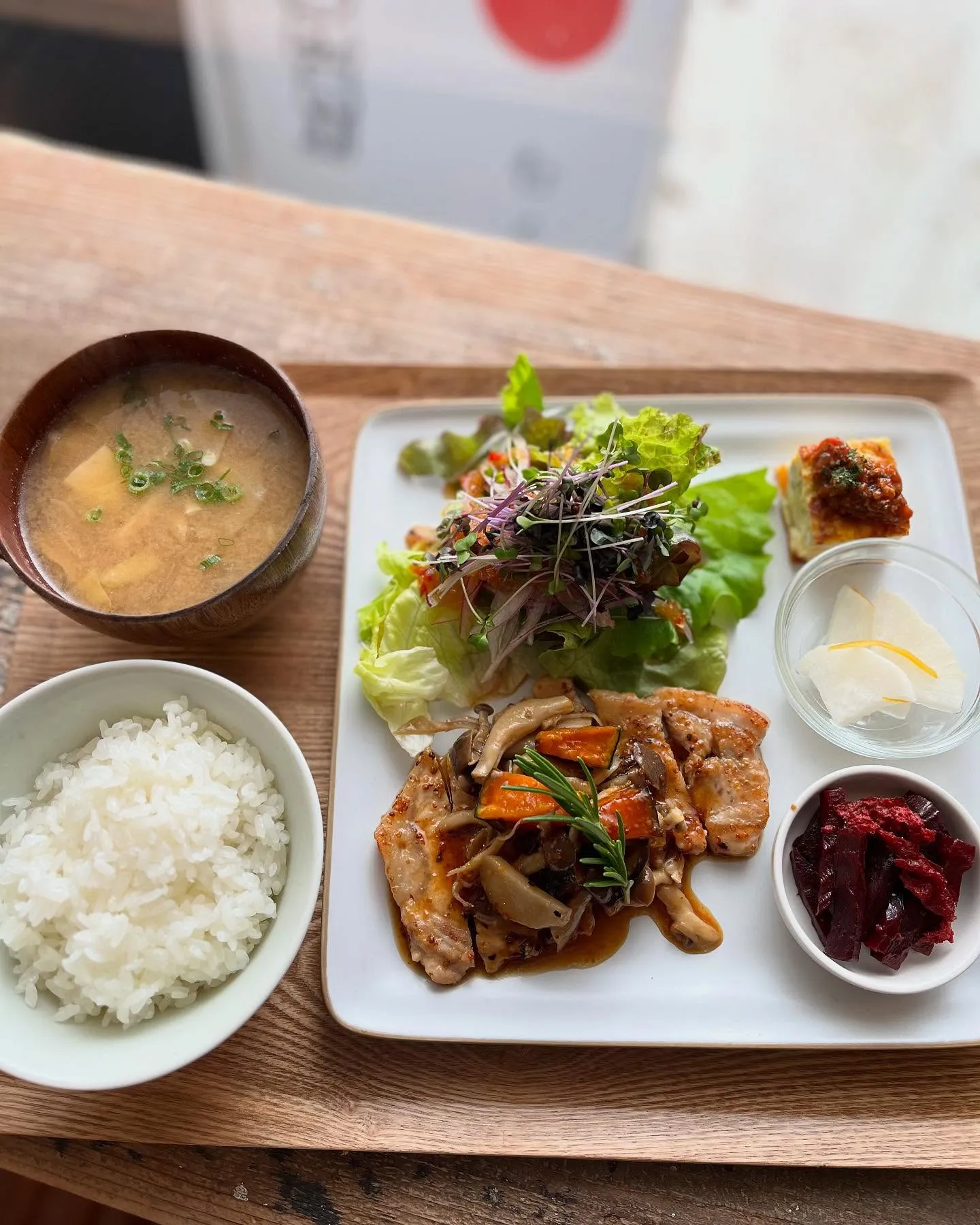 香川県　三豊市　カフェ　むく食堂